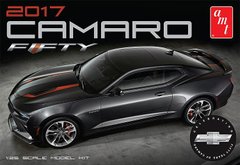 Сборная модель 1/25 автомобиля Chevrolet Camaro 50th Anniversary (2017) AMT 01035