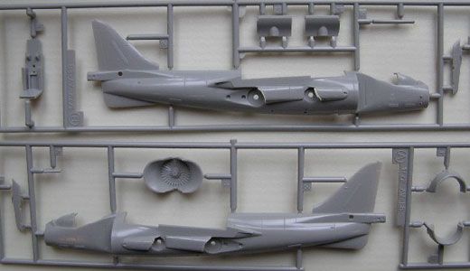 Збірна модель 1/72 реактивний літак AV-8B Harrier II Plus (U.S.M.C. Attacker) Hasegawa 00454