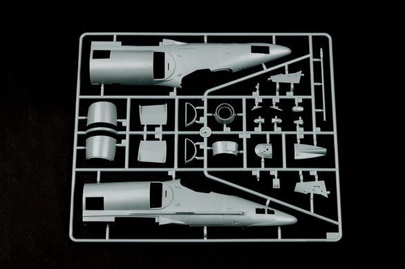 Assembly model 1:32 aircraft A-4E Sky Hawk Trumpeter 02266