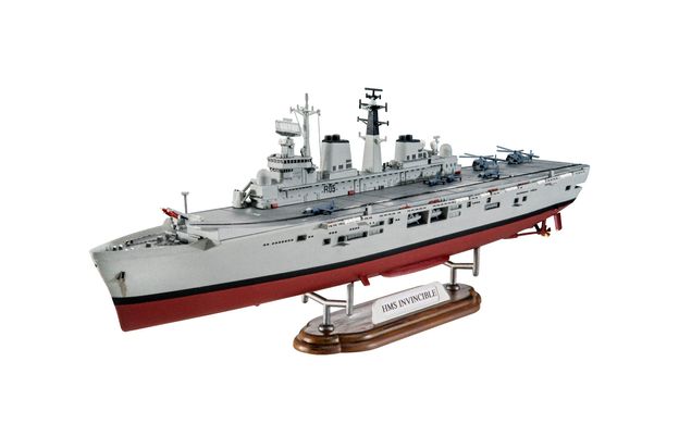Сборная модель авианосца HMS Invincible Revell 05172
