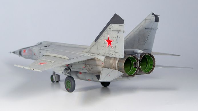 Збірна модель 1/72 літак MіГ-25 РБТ, Радянський літак-розвідник ICM 72172