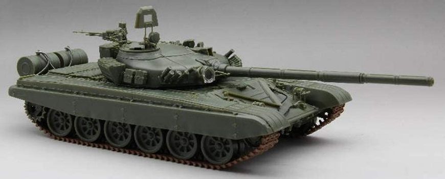 Prefab model 1/35 main battle tank T-72M1 with full interior Amusing Hobby 35A038