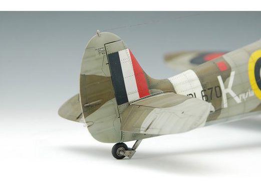 Сборная модель 1/24 британская Spitfire MK.Vb Trumpeter 02403