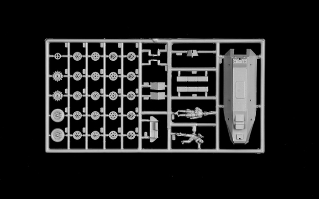 Assembled model 1/72 car Sd.Kfz. 251 /10 Italeri 7079