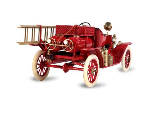 Збірна модель 1/24 Модель T 1914 пожежний автомобіль з екіпажем ICM 24017