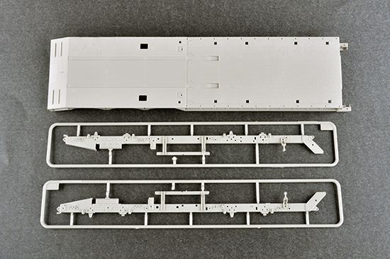 Збірна модель 1:35 тягач M983A2 HEMTT Tractor with M870A1 Semi-Trailer Trumpeter 01055