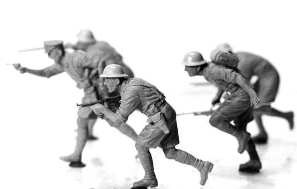 Figures 1:35 British Infantry in Action (North Africa 1941-1943). Battles in the Desert. Set of 2 MASTER BOX 3580