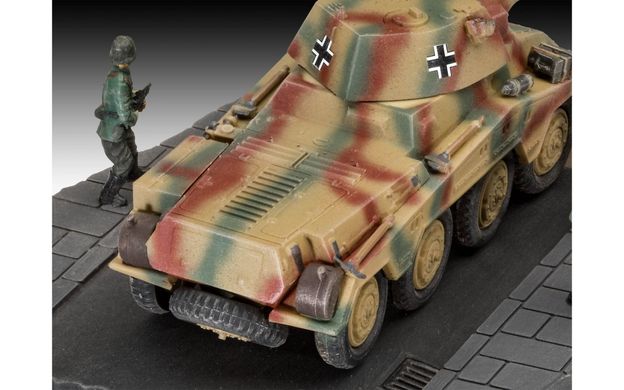 Assembled model of the German armored car 1:76 Sd.Kfz. 234/2 Puma Revell 03288