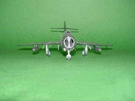 Сборная модель 1/48 истребитель МиГ-15 бес Mikoyan-Gurevich MiG-15 bis Fagot-B Trumpeter 02806