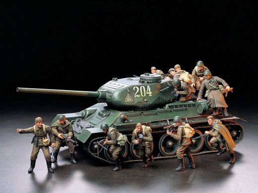 Assembled model 1/35 Soviet infantry on the offensive Army Assault Infantry Tamiya 35207