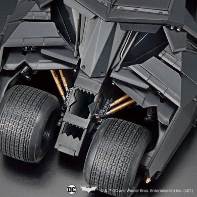 Сборная модель 1/35 бетмобиль Темного Рыцаря BATMOBILE (BATMAN BEGINS Ver.) Bandai 62184