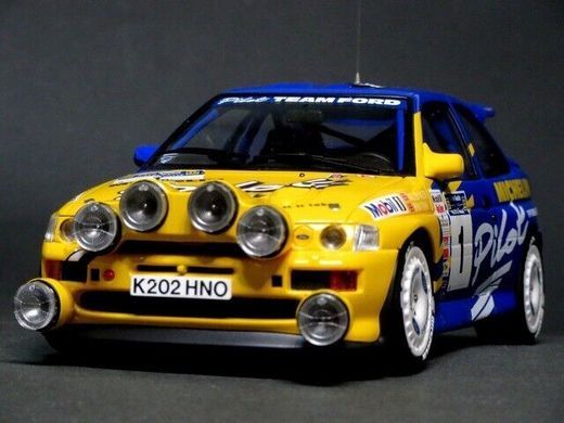 Сборная модель 1/24 1993 года автомобиль Ford Escort RS Cosworth Michelin Pilot Tamiya 24153