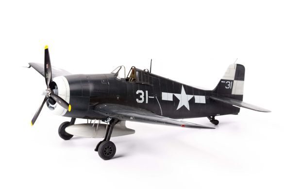 Сборная модель 1/48 винтовой самолет F6F-5 Weekend Edition Eduard 84181