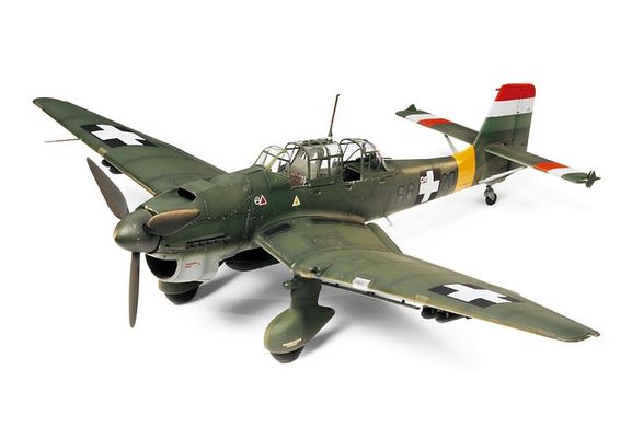 Сборная модель 1/48 самолет Junkers Ju 87B-2 Stuka w/Bomb Loading Set Tamiya 37008