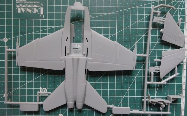 Стартовий набір для моделізму Літака Top Gun Maverick's F / A-18 Hornet Easy Click 1:72 Revell 64965