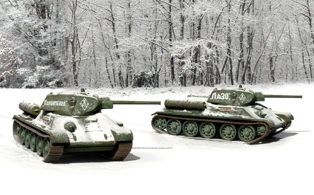 Assembled model 1/72 set of two models tank T34/76 m42 Italeri 7523