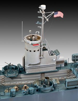 Сборная модель 1:144 Десантный корабль ВМС США средний (орудие Bofors 40 мм) Revell 05169