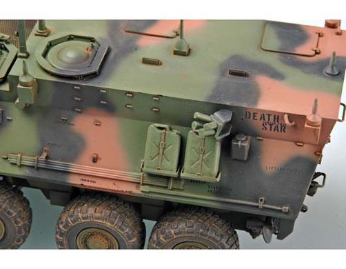 Assembled model 1/35 American command armored personnel carrier LAV-C2 Trumpeter 00371