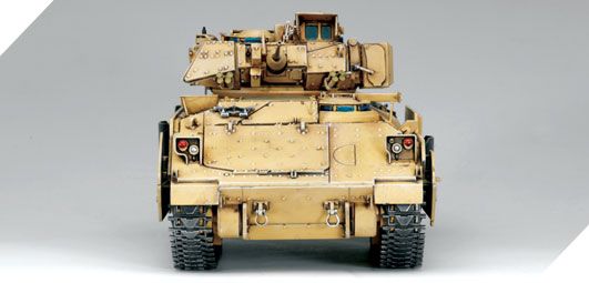 Prefab model 1/35 Combat vehicle M2A2 Bradley OIF Academy 13205