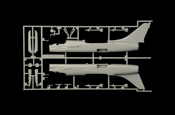 Збірна модель 1/72 літака винищувач F-8E Хрестоносець Italeri 1456