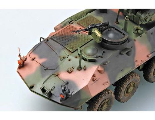 Сборная модель 1/35 американская противотанковая бронемашина LAV-AT Trumpeter 00372