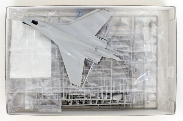 Збірна модель 1/72 літака Su-35S Flanker Hasegawa 01574