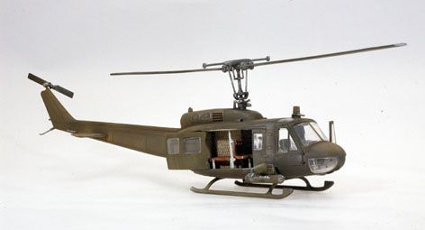 Сборная модель 1/72 вертолета Bell UH-1D Iroquois Italeri 1247