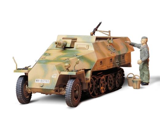 Збірна модель German Sd.Kfz.251 / 9 Ausf. D (7.5cm KwK 37L / 24) Kanonenwagen Tamiya 35147