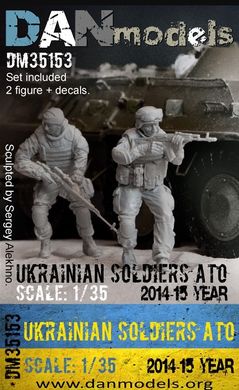 Фигуры 1/35 АТО 2014-2015: Украинский солдат, набор №4 (2 фигуры + шевроны) DAN Models 35153