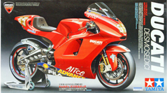Сборная модель мотоцикла Ducati Desmosedici GP4 MotoGP 2004 Tamiya 14101 1:12