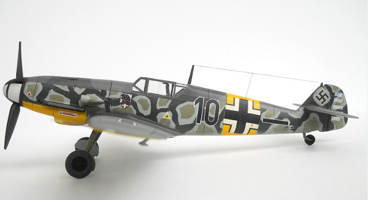 Assembled model 1/72 aircraft Messerschmitt Bf 109E-1/B 'Hit and Run Raiders' Special Hobby 72474