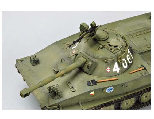 Prefab model 1/35 Polish amphibious tank PT-76B Trumpeter 00382