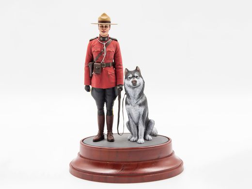 Фигуры 1/16 Офицер Канадской Королевской Конной Полиции с собакой ICM 16008