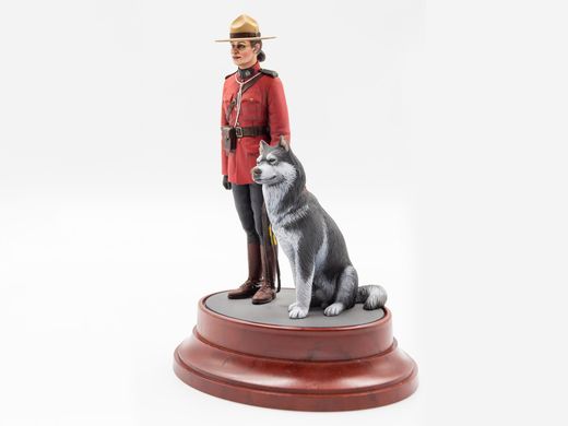 Figures 1/16 Royal Canadian Mounted Police Officer with Dog ICM 16008