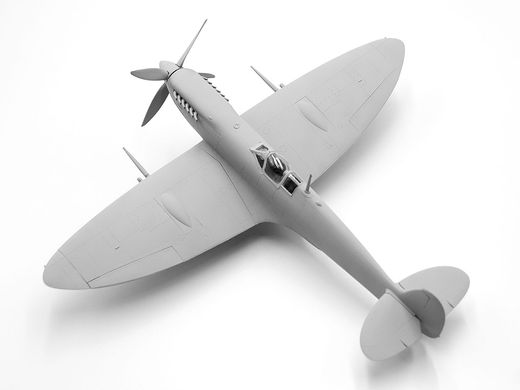 Сборные модели 1/48 Аэродром RAF IIСВ (Spitfire Mk.IX, Spitfire Mk.VII, Пилоты и техники RAF (7 фигур)) ICM DS4802