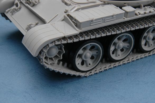 Збірна модель 1/35 середній танк Т-62 1962 року зразка Trumpeter 00376