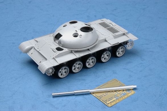 Сборная модель 1/35 средний танк Т-62 1962 образца Trumpeter 00376