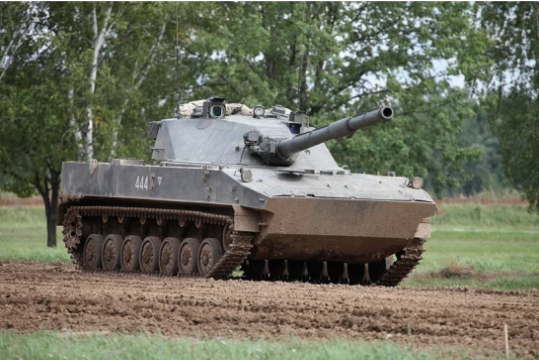 Збірна модель 1/35 легкий танк амфібія 2С25 «Спрут-СД» Trumpeter 09599