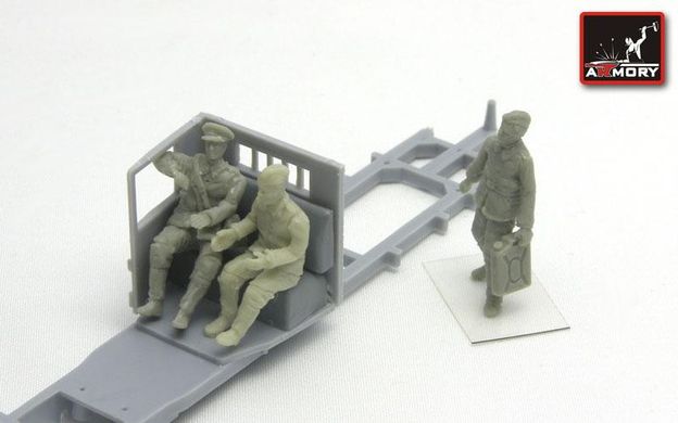 Figures 1/72 Soviet officer and drivers of the Second World War (3 figures) Armory AR F7209