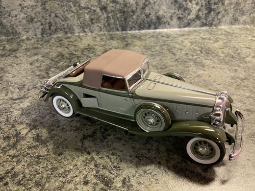 1/25 Retro Car Gangbusters 32 Chrysler Imperial 8 MPC 0926