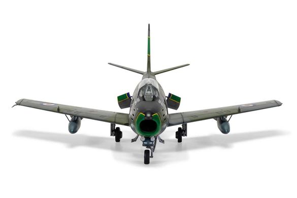Assembled model 1/48 plane Canadair Saber F.4 Airfix 08109