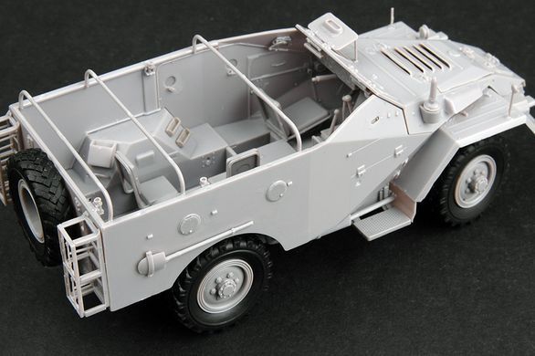 Сборная модель 1:35 бронетранспортера БТР-40 Trumpeter 05517