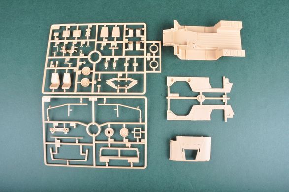 Assembly model 1/35 military vehicle Dongfeng Meng Shi HobbyBoss 82467