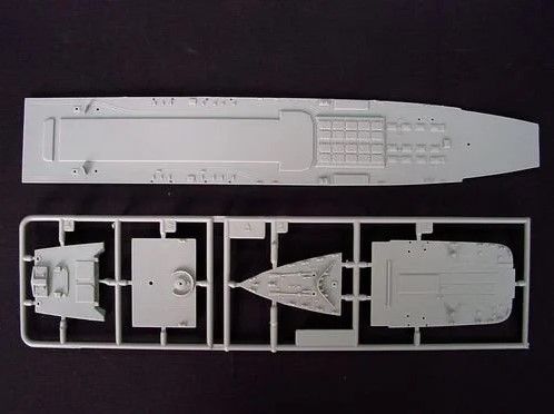 Збірна модель 1/700 USSR Navy Kalinin Battle Cruiser Trumpeter 05709