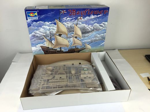 Prefab model 1/60 ship Mayflower Trumpeter 01201