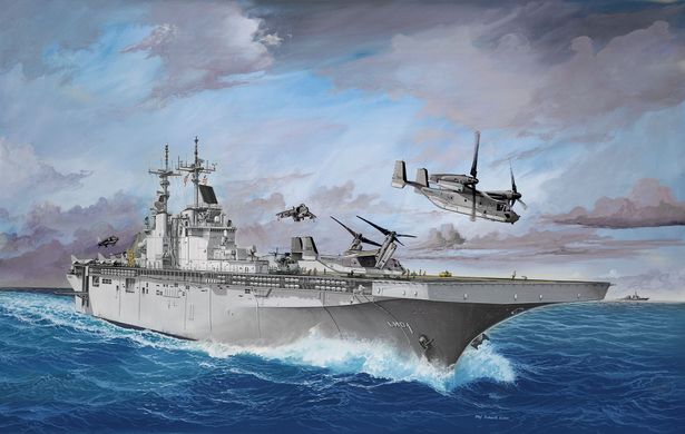 Assembled model 1/700 attack aircraft carrier USS WASP CLASS Revell 05178