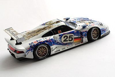 Збірна модель1:24 автомобіль Porsche 911 GT1 # 25 Mobil 1 Tamiya 24186