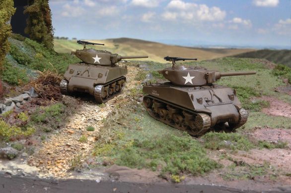 Prefab model 1/72 set of two models medium M4A3E2 Sherman Jumbo Italeri 7520