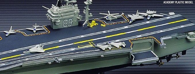 Збірна модель 1:800 корабель U.S.S. Eisenhower Academy 14212
