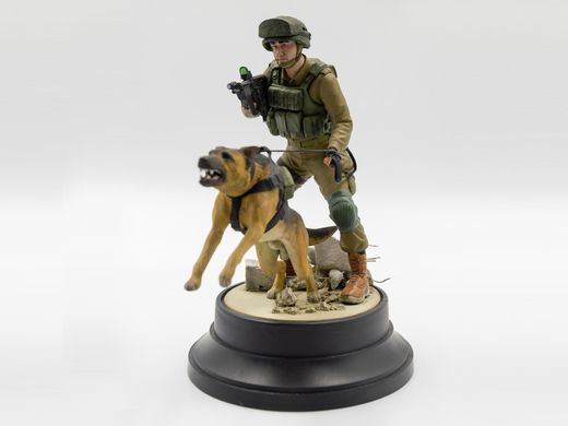 Figures 1/16 IDF K-9 Unit Officer with Dog ICM 16102